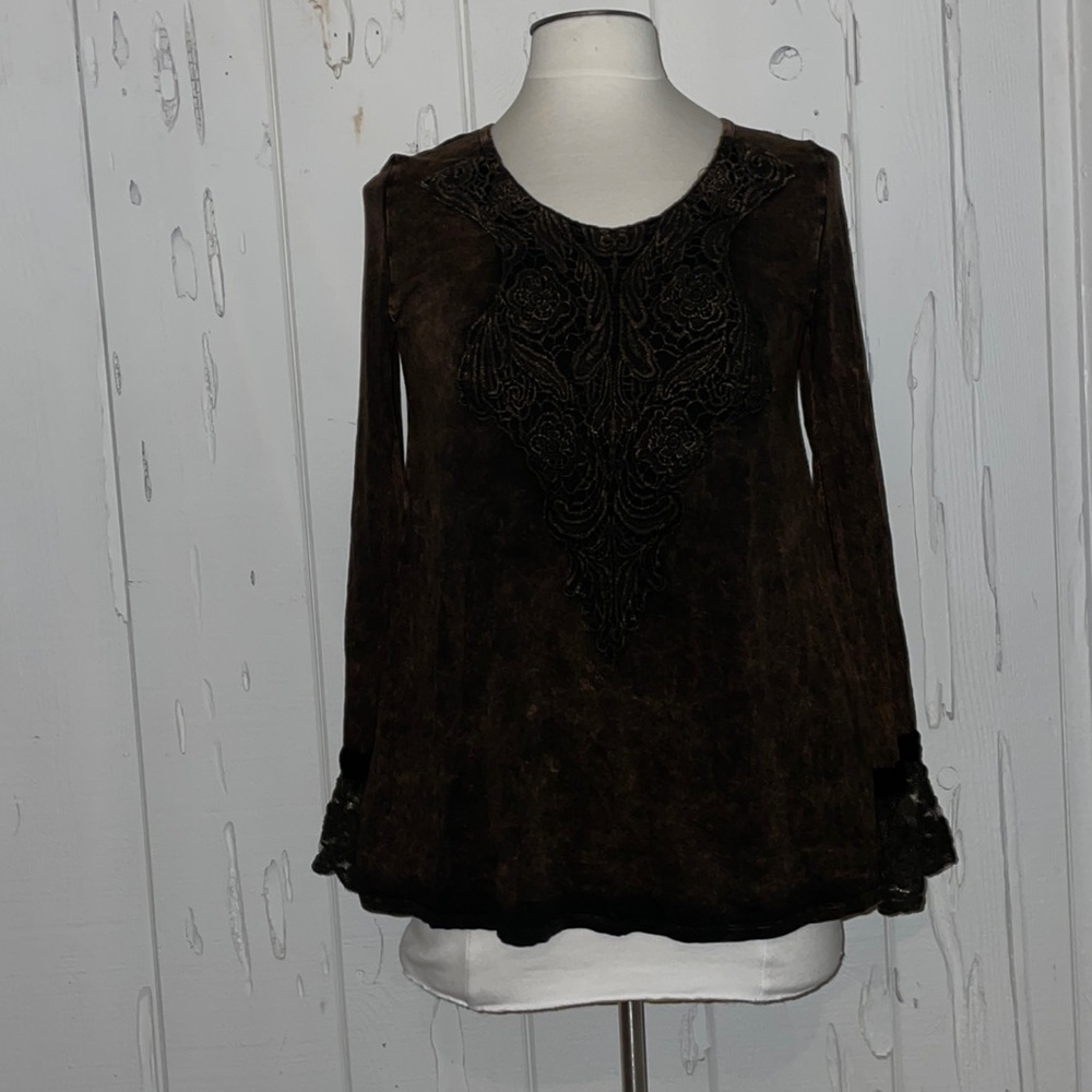 T Party long sleeve shirt size Large